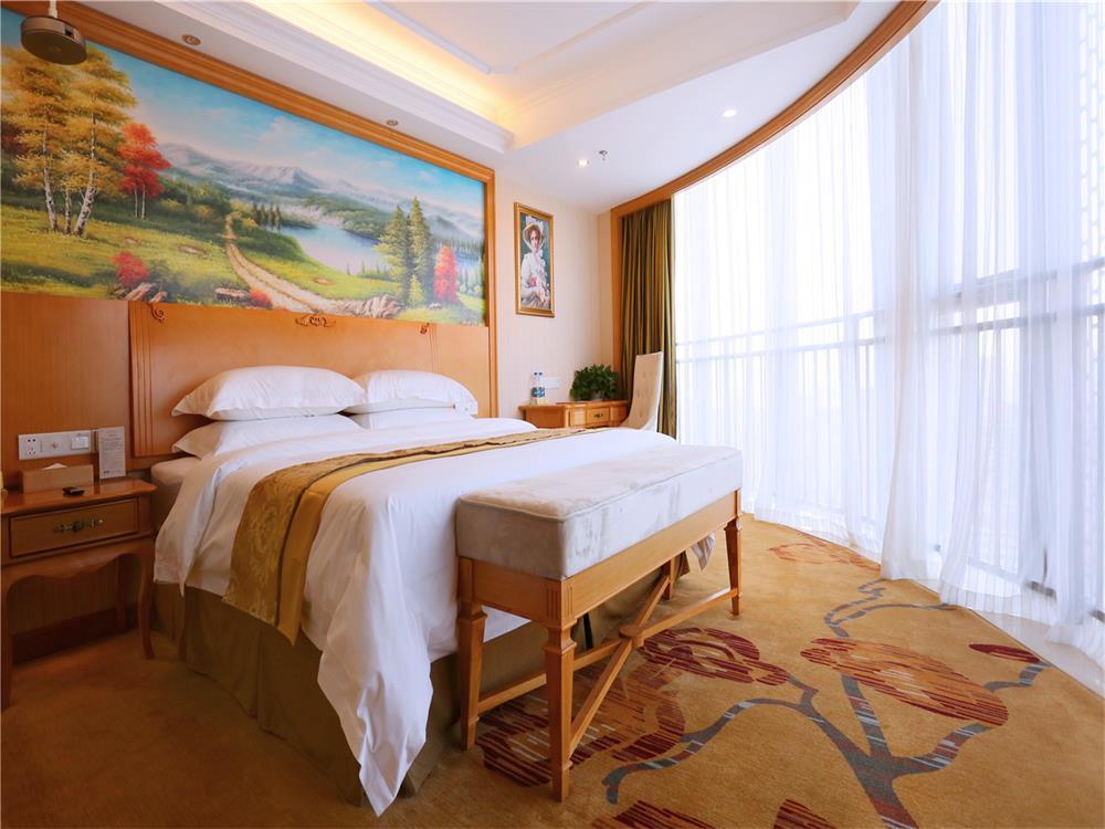 Vienna International Hotel Yantai Changjiang Road Xingyi Square Branch Ngoại thất bức ảnh